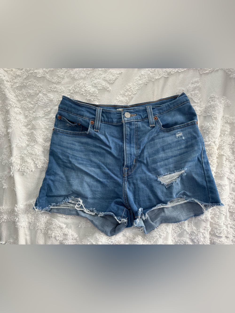 Levi’s High Rise Distressed Denim Shorts Size 29
